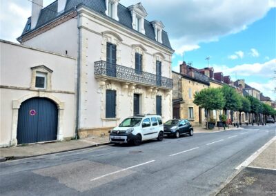 façade maison du cours d'eau